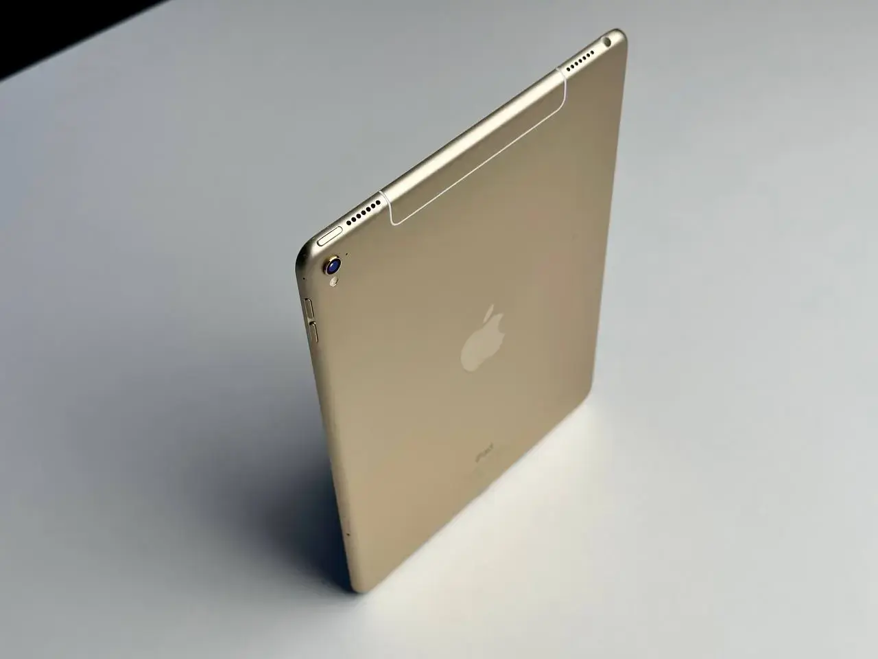 USED iPad Pro 9.7 Wi-FI + Cellular 128GB Gold (MLQ52)🔋85% (Стан - 8.8/10, комплект - повний, гарантія - 1 міс.)