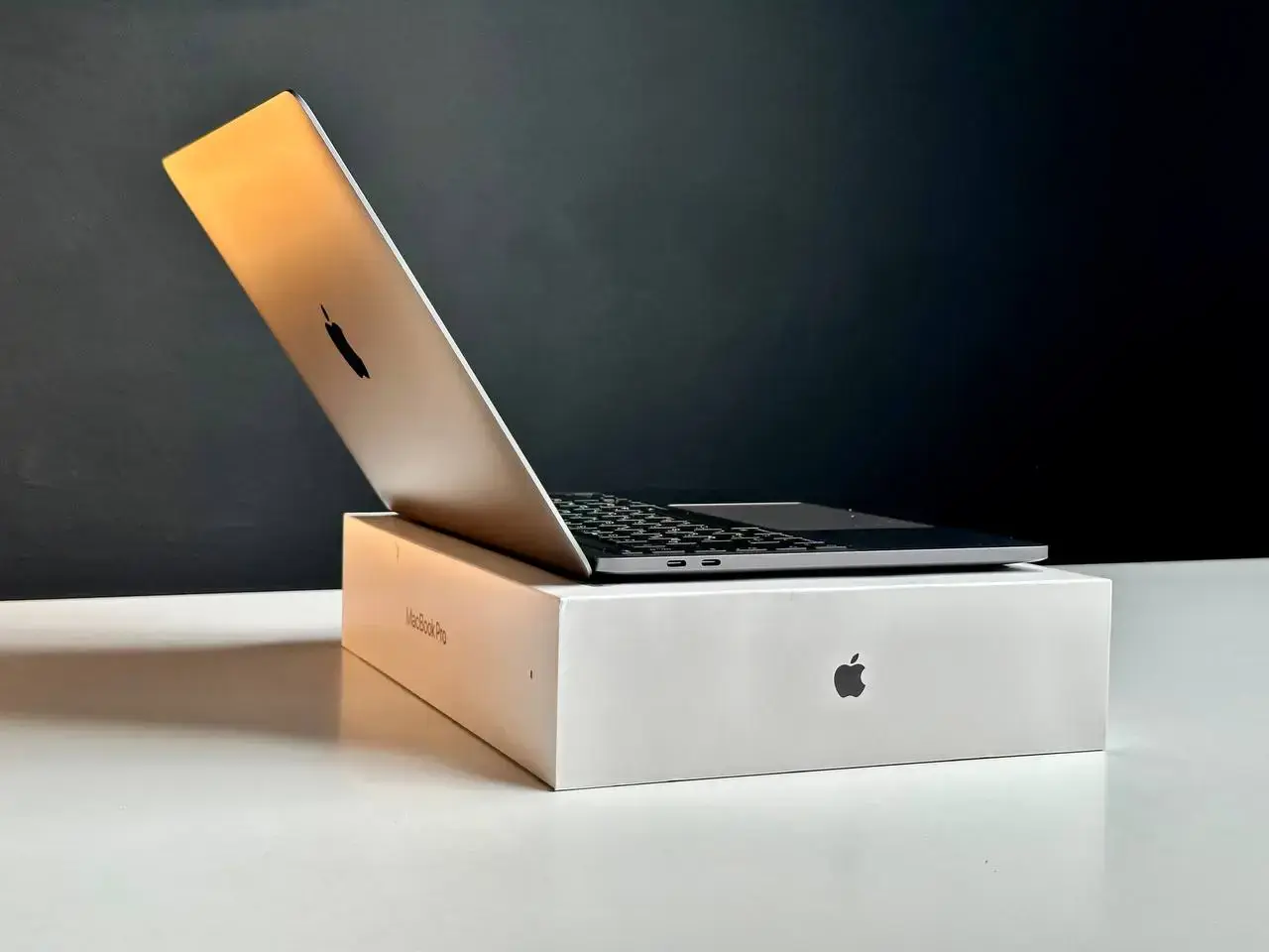 USED MacBook Pro 13" Space Gray 2022 (MNEJ3) (M2 | 8 ГБ | 512 ГБ SSD)(Стан - 9.5/10. Комплект - повний | Гарантія - 1 міс | Стан акумулятора - 99%)