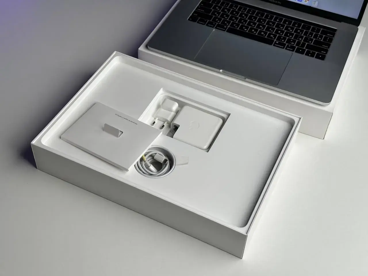 💻 USED MacBook Pro 15" Silver (MR962) 2018, (i7/16GB/256GB)(Стан - 9/10. Комплект - повний | гарантія - 1 міс.) - Cycle 350