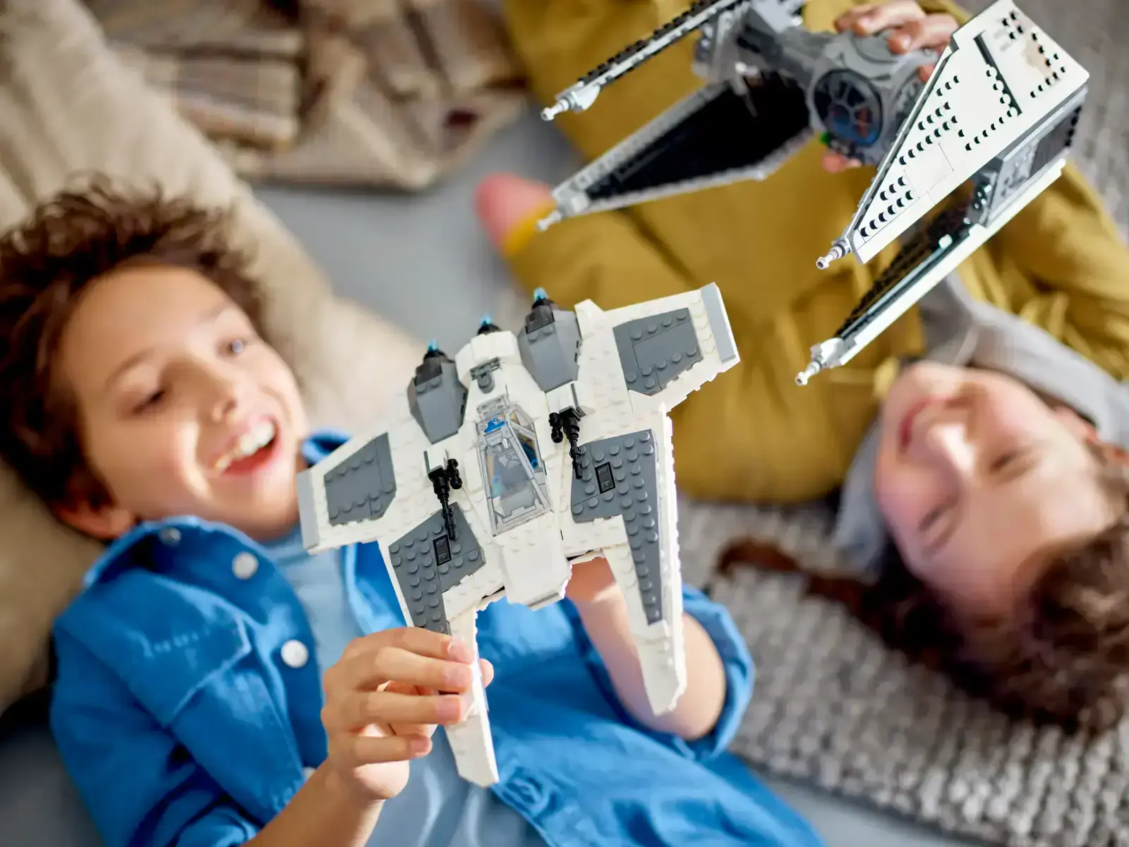Блочный конструктор LEGO Star Wars Мандалорский истребитель против Перехватчика TIE (75348)