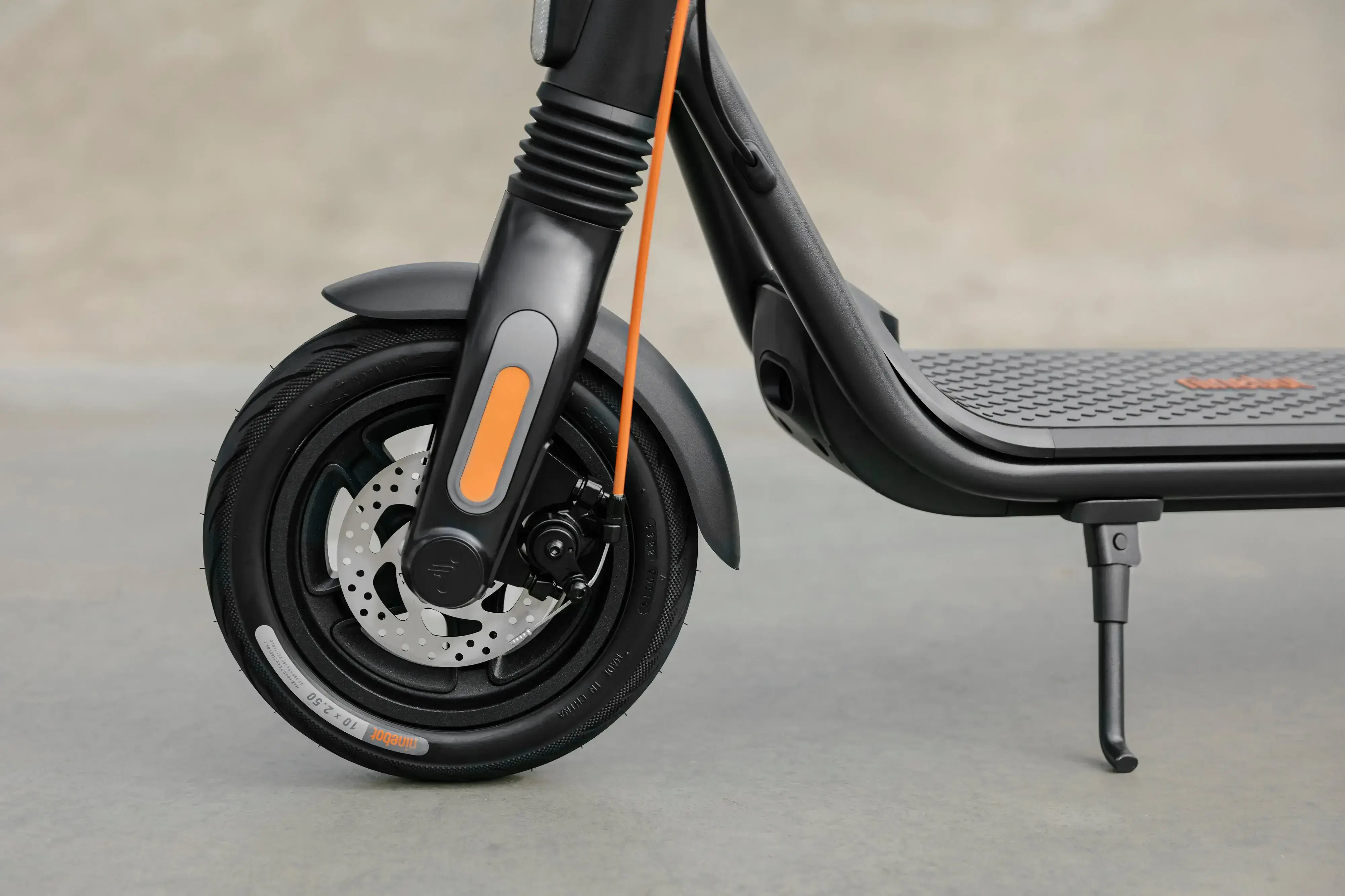Электросамокат Ninebot by Segway F2 PRO E - Black (AA.05.12.03.0001)