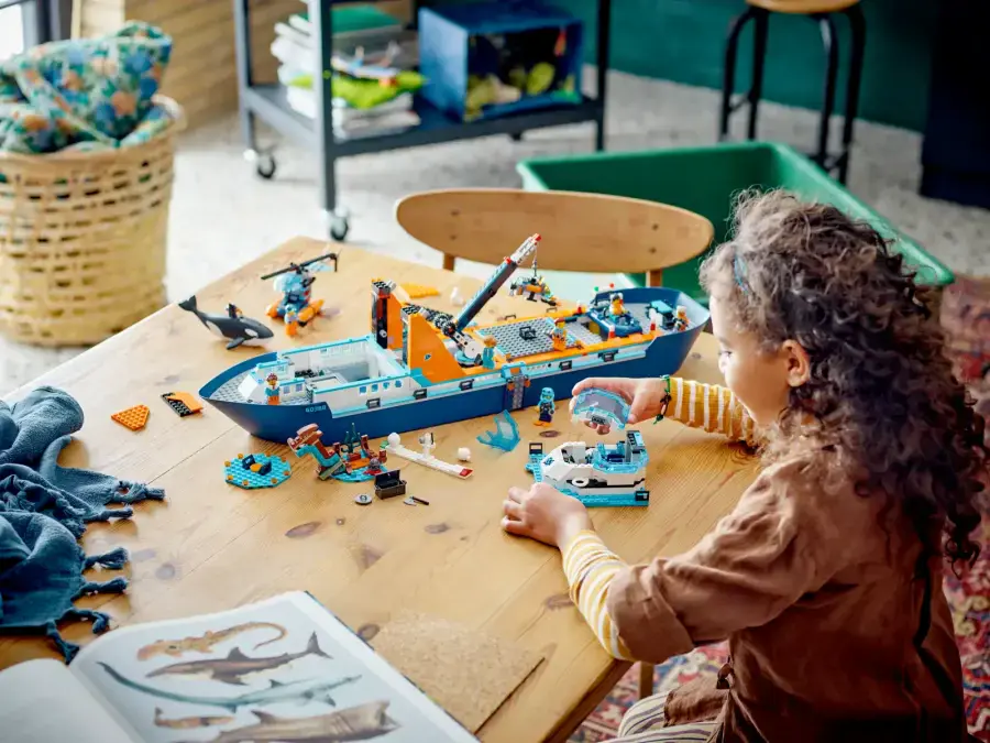 Блоковий конструктор LEGO City Арктичний дослідницький корабель (60368)