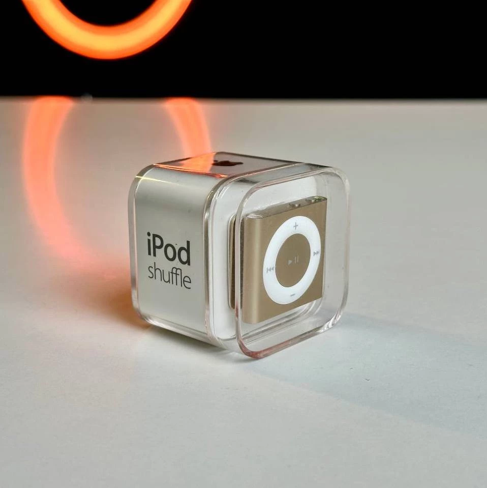 USED Apple iPod shuffle 5Gen 2GB Gold (MKM92)
