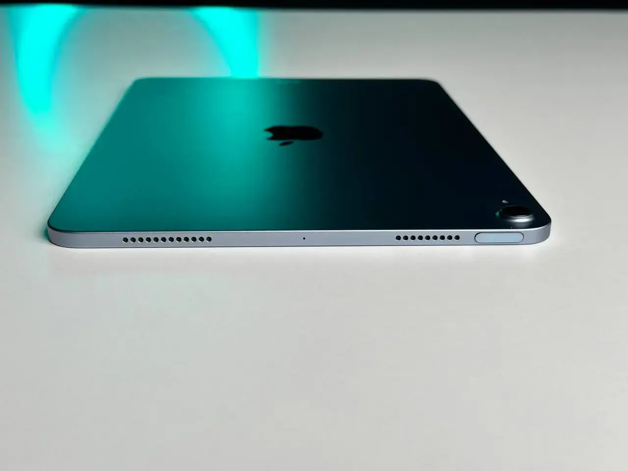 USED iPad Air 4 10.9'' Wi-Fi 64GB Sky Blue (MYFQ2)🔋89% (Стан - 9.5/10, комплект - повний, гарантія - 1 міс.)