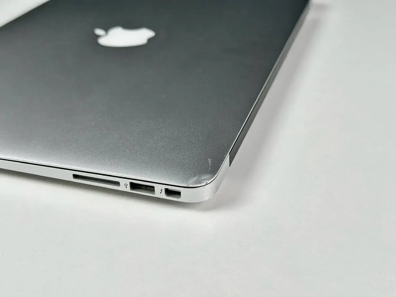 USED MacBook Air 13" (MQD32) 2017 (i5/8GB/128GB)(Стан - 8.9/10. Комплект - повний | гарантія - 1 міс.) - Cycle 744