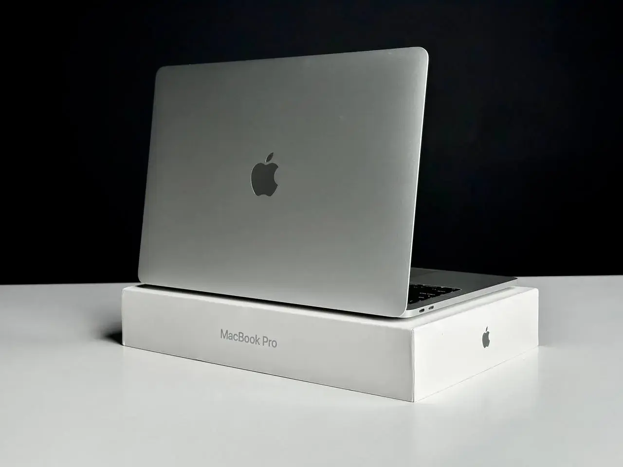 USED MacBook Pro 13" Silver (MPXU2) 2017 (i5/8GB/256GB)(Стан - 9/10. Комплект - повний | гарантія - 1 міс.) - Cycle 0