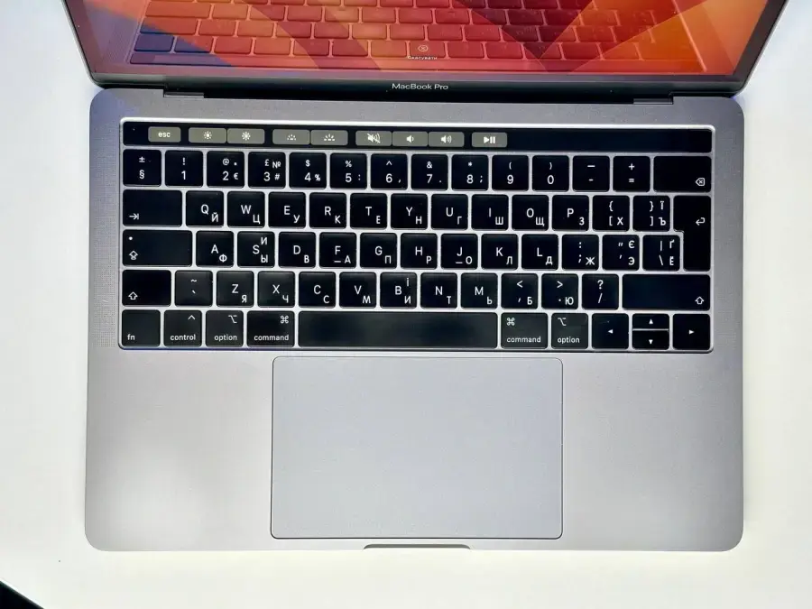 ВЖИВАНИЙ MacBook Pro 13" Space Gray (MV962) 2019 | 4-ядерний Intel Core i5 | 2,4 - 4,1 ГГц | 256 ГБ SSD | 8 ГБ (2133 МГц) | Intel Iris Plus Graphics 655 | Стан: гарний | Акумулятор: 80% | Гарантія: 1 місяць | Комплект: повний