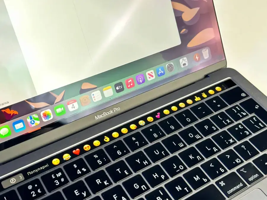 ВЖИВАНИЙ MacBook Pro 13" Space Gray (MV962) 2019 | 4-ядерний Intel Core i5 | 2,4 - 4,1 ГГц | 256 ГБ SSD | 8 ГБ (2133 МГц) | Intel Iris Plus Graphics 655 | Стан: гарний | Акумулятор: 80% | Гарантія: 1 місяць | Комплект: повний