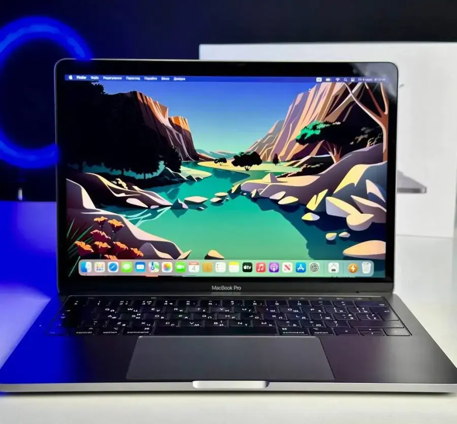 ВЖИВАНИЙ MacBook Pro 13" Space Gray (MV962) 2019 | 4-ядерний Intel Core i5 | 2,4 - 4,1 ГГц | 256 ГБ SSD | 8 ГБ (2133 МГц) | Intel Iris Plus Graphics 655 | Стан: гарний | Акумулятор: 80% | Гарантія: 1 місяць | Комплект: повний