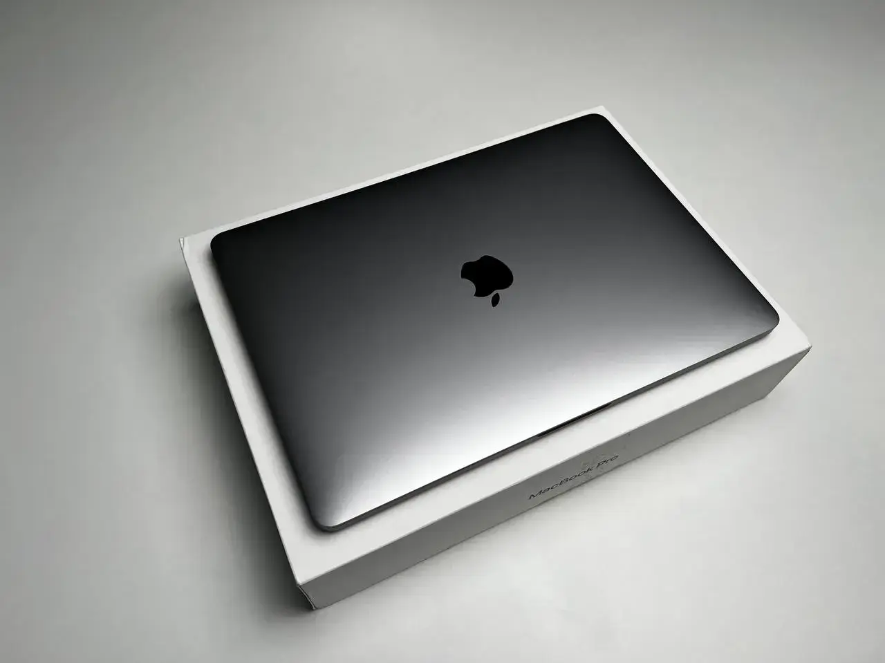 USED MacBook Pro 13" Space Gray (MWP42) 2020 (i5/16GB/512SSD) (Стан - 9/10. Комплект - повний | гарантія - 1 міс.) - Cycle 269