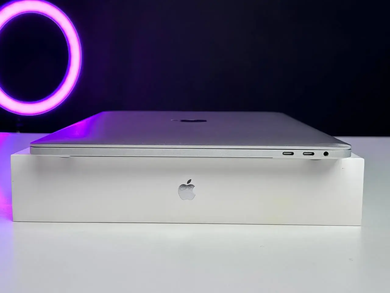 USED MacBook Pro 15" Silver (MR962) 2018 (і7/16GB/256SSD)(Стан - 8.7/10. Комплект - повний | гарантія - 1 міс.) - Cycle 221