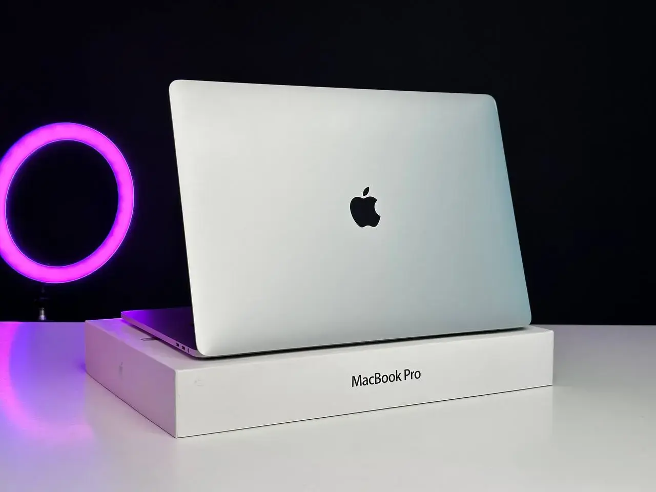 USED MacBook Pro 15" Silver (MR962) 2018 (і7/16GB/256SSD)(Стан - 8.7/10. Комплект - повний | гарантія - 1 міс.) - Cycle 221