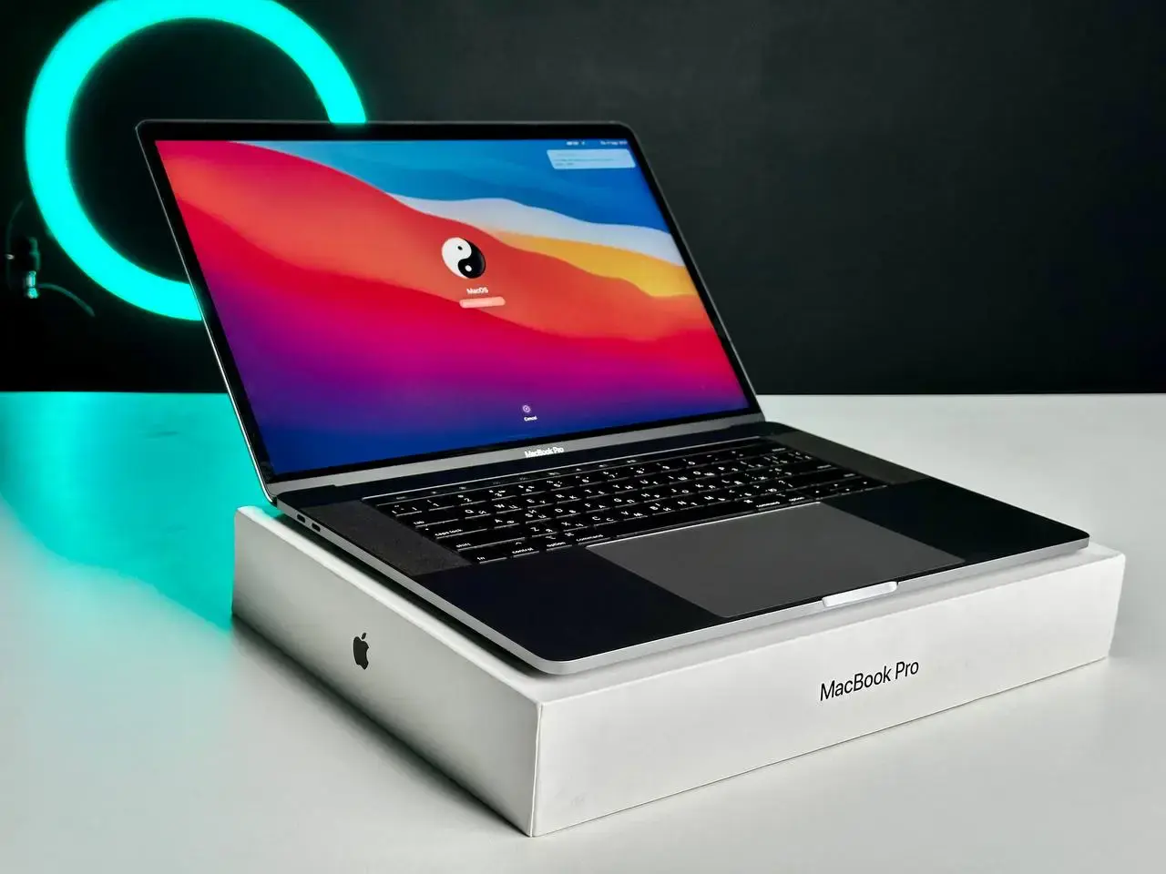 USED MacBook Pro 15" Space Gray (MR932) 2018 (i7/16GB/256GB)(Стан - 9/10. Комплект - повний | гарантія - 1 міс.) - Cycle 0