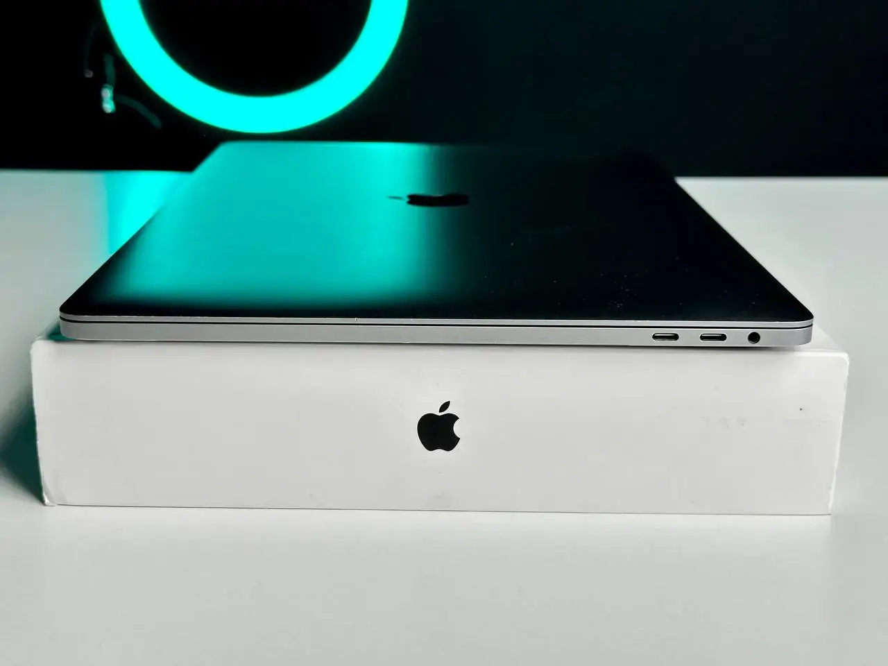 USED MacBook Pro 15" Space Gray (MR932) 2018 (i7/16GB/256GB)(Стан - 9/10. Комплект - повний | гарантія - 1 міс.) - Cycle 0