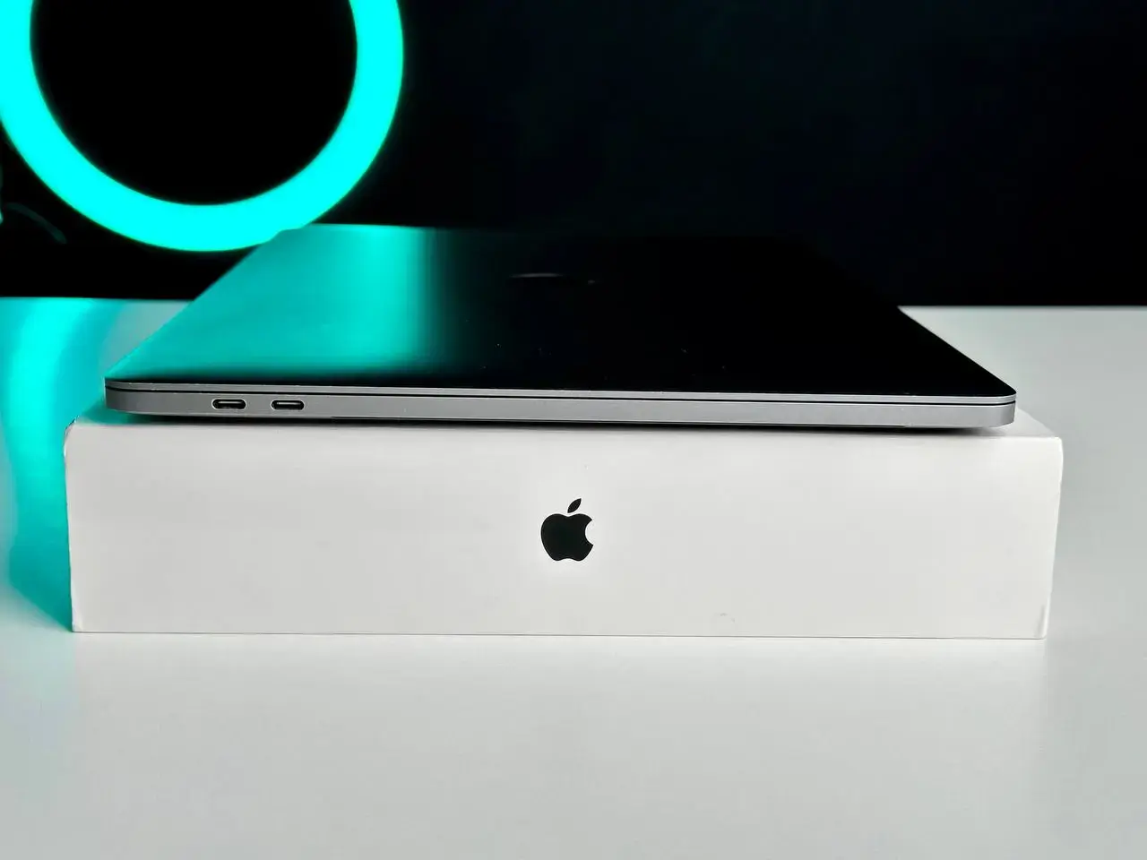 USED MacBook Pro 15" Space Gray (MR932) 2018 (i7/16GB/256GB)(Стан - 9/10. Комплект - повний | гарантія - 1 міс.) - Cycle 0