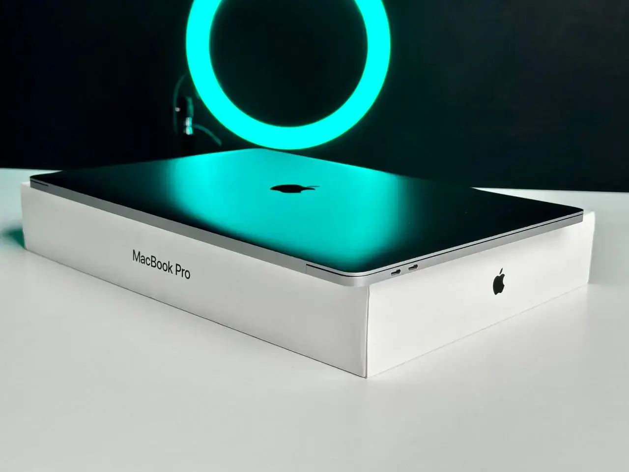 USED MacBook Pro 15" Space Gray (MR932) 2018 (i7/16GB/256GB)(Стан - 9/10. Комплект - повний | гарантія - 1 міс.) - Cycle 0
