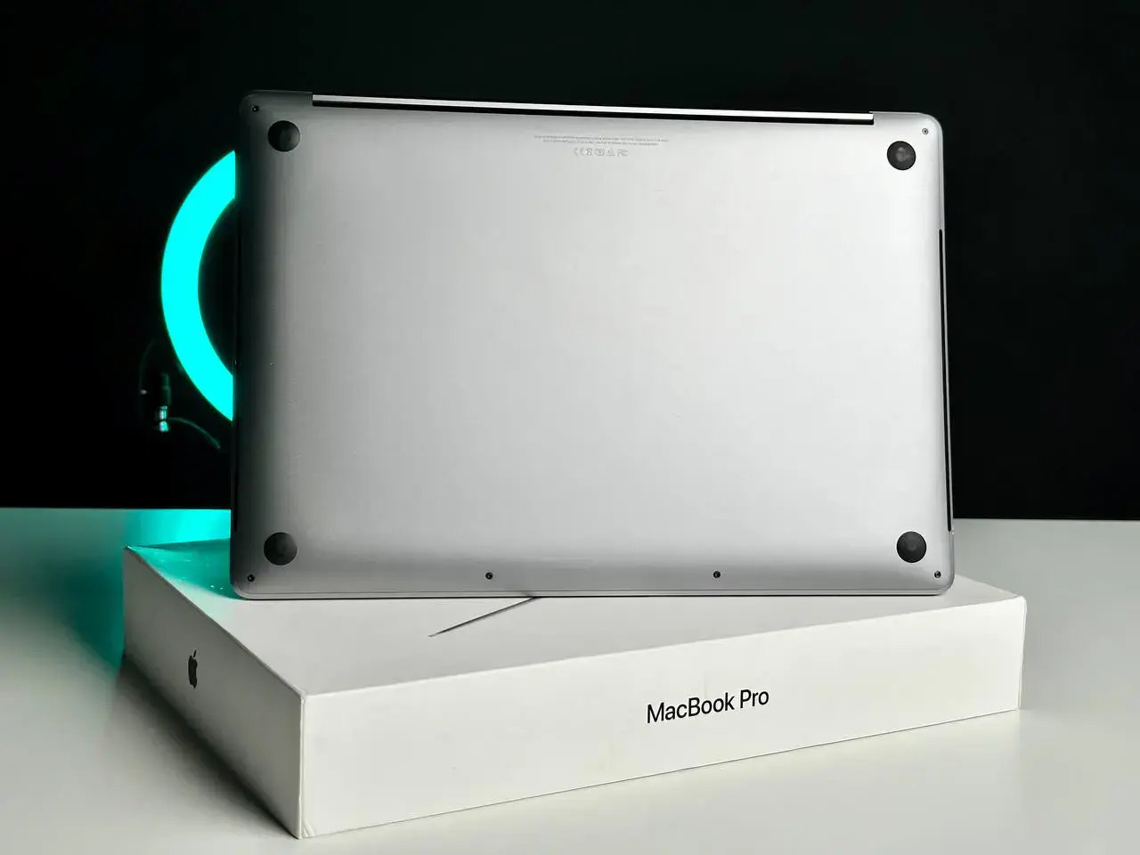 USED MacBook Pro 15" Space Gray (MR932) 2018 (i7/16GB/256GB)(Стан - 9/10. Комплект - повний | гарантія - 1 міс.) - Cycle 0