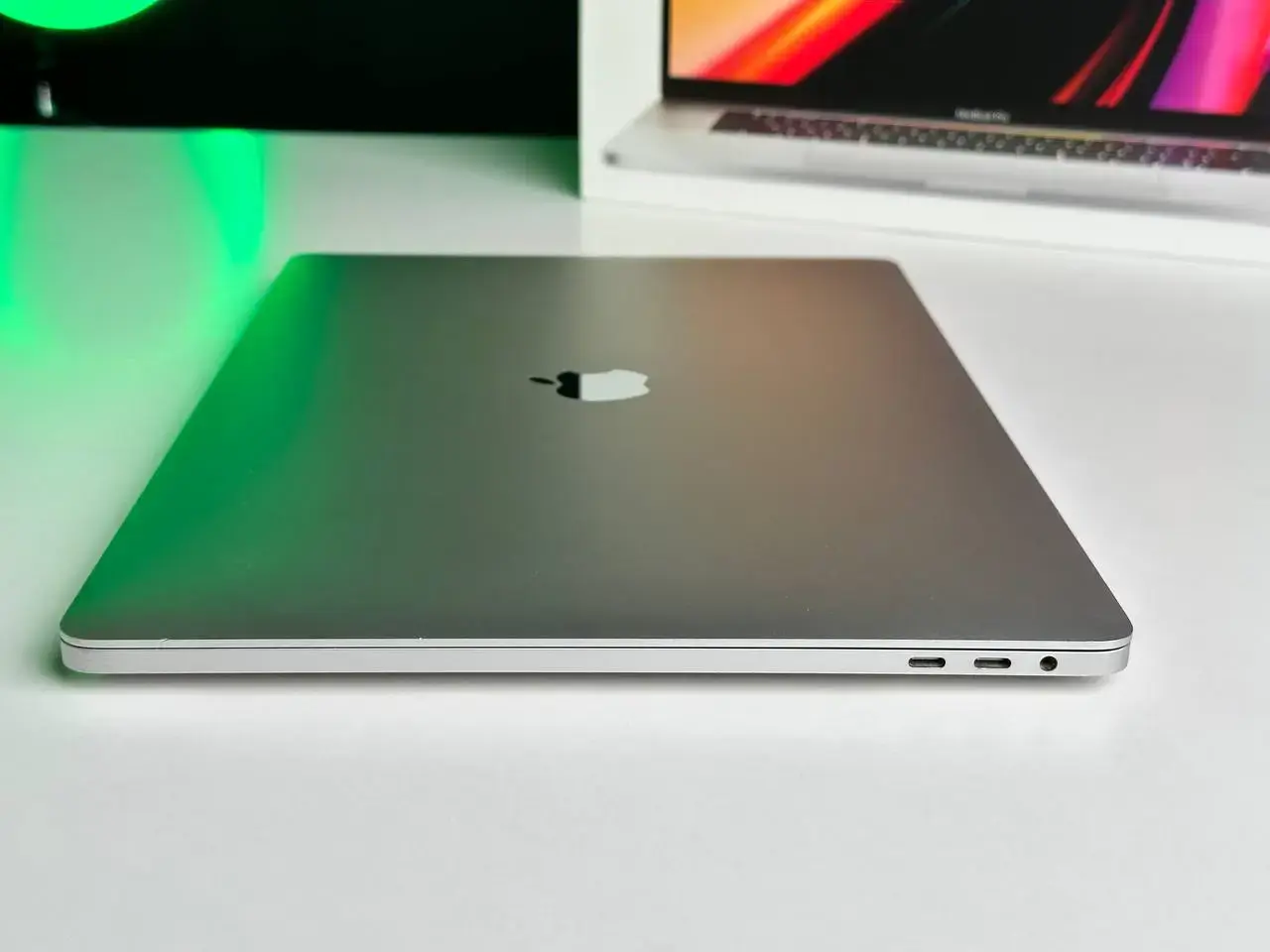 USED MacBook Pro 16" Silver (MVVM2) 2019 (i9/16GB/1TB)(Стан - 8.9/10. Комплект - повний | гарантія - 1 міс.) - Cycle 888