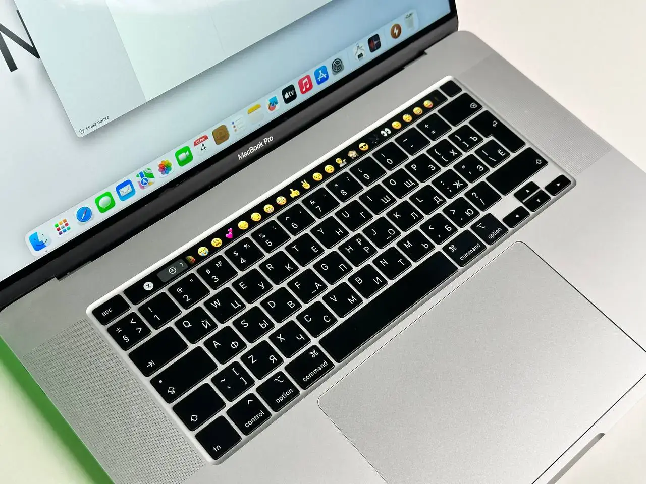 USED MacBook Pro 16" Silver (MVVM2) 2019 (i9/16GB/1TB)(Стан - 8.9/10. Комплект - повний | гарантія - 1 міс.) - Cycle 888