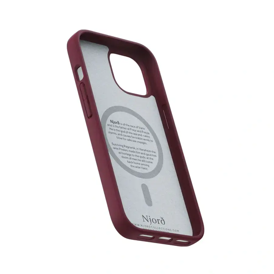 Чехол Njord Suede MagSafe Case for iPhone 15 - Crimson Red (NA51SU11)