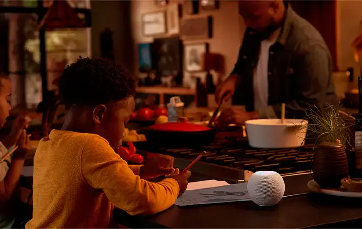 HomePod mini: маленькая колонка или умный помощник?