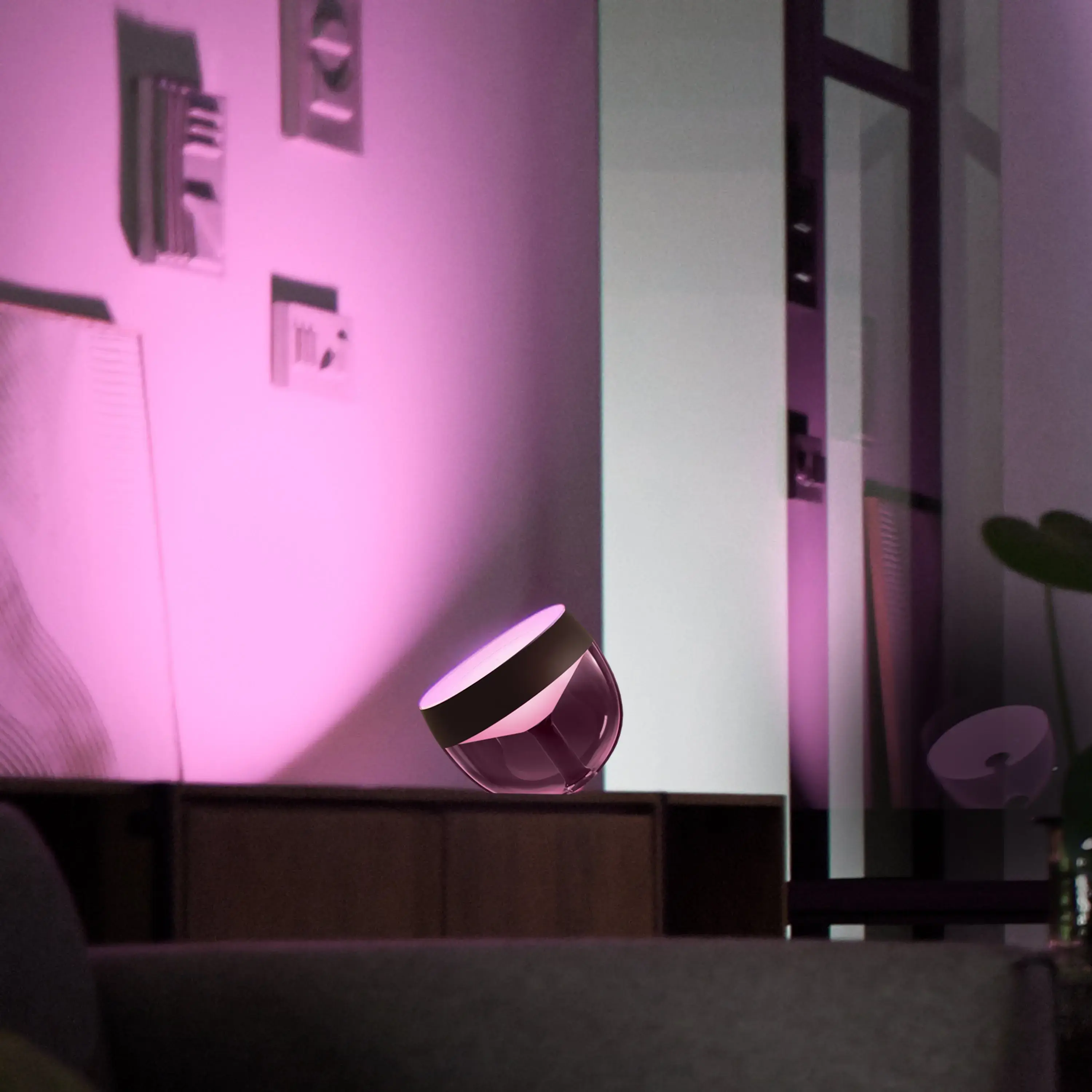 Умная настольная лампа Philips Hue Iris 2000K-6500K Color Bluetooth - Black (929002376201)