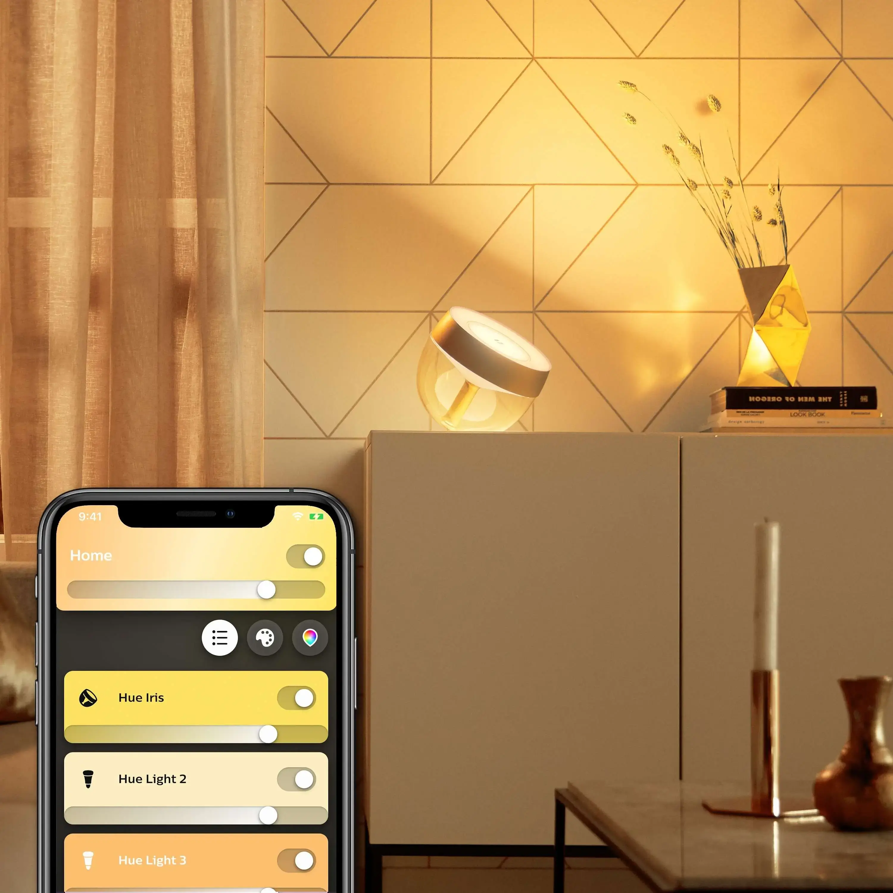 Розумна настільна лампа Philips Hue Iris 2000K-6500K Color Bluetooth - Gold (929002376401)