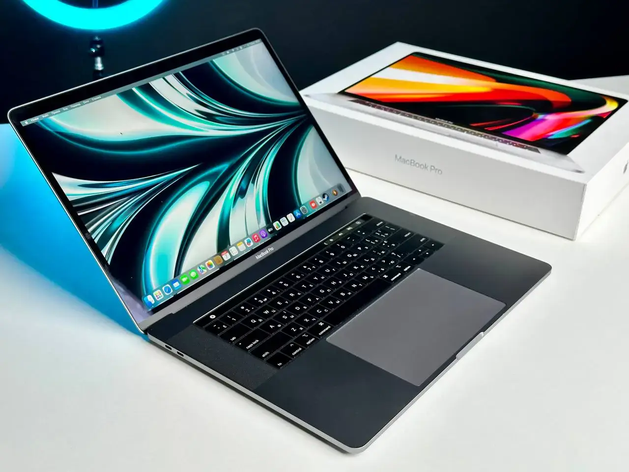 USED MacBook Pro 15" Space Gray (Z0V1003E6) 2018, (i9/32GB/512GB/Vega 4 ГБ)(Стан - 9/10. Комплект - повний | гарантія - 1 міс.) - Cycle 314