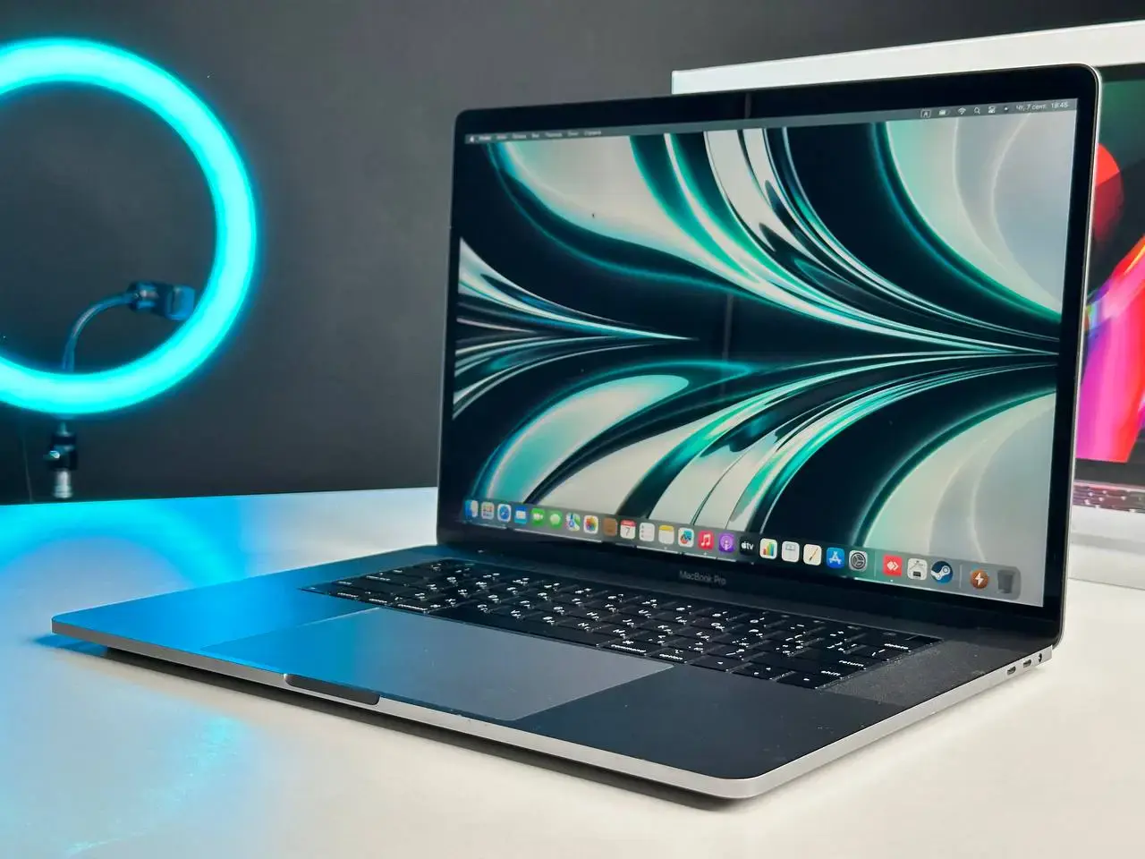 USED MacBook Pro 15" Space Gray (Z0V1003E6) 2018, (i9/32GB/512GB/Vega 4 ГБ)(Стан - 9/10. Комплект - повний | гарантія - 1 міс.) - Cycle 314