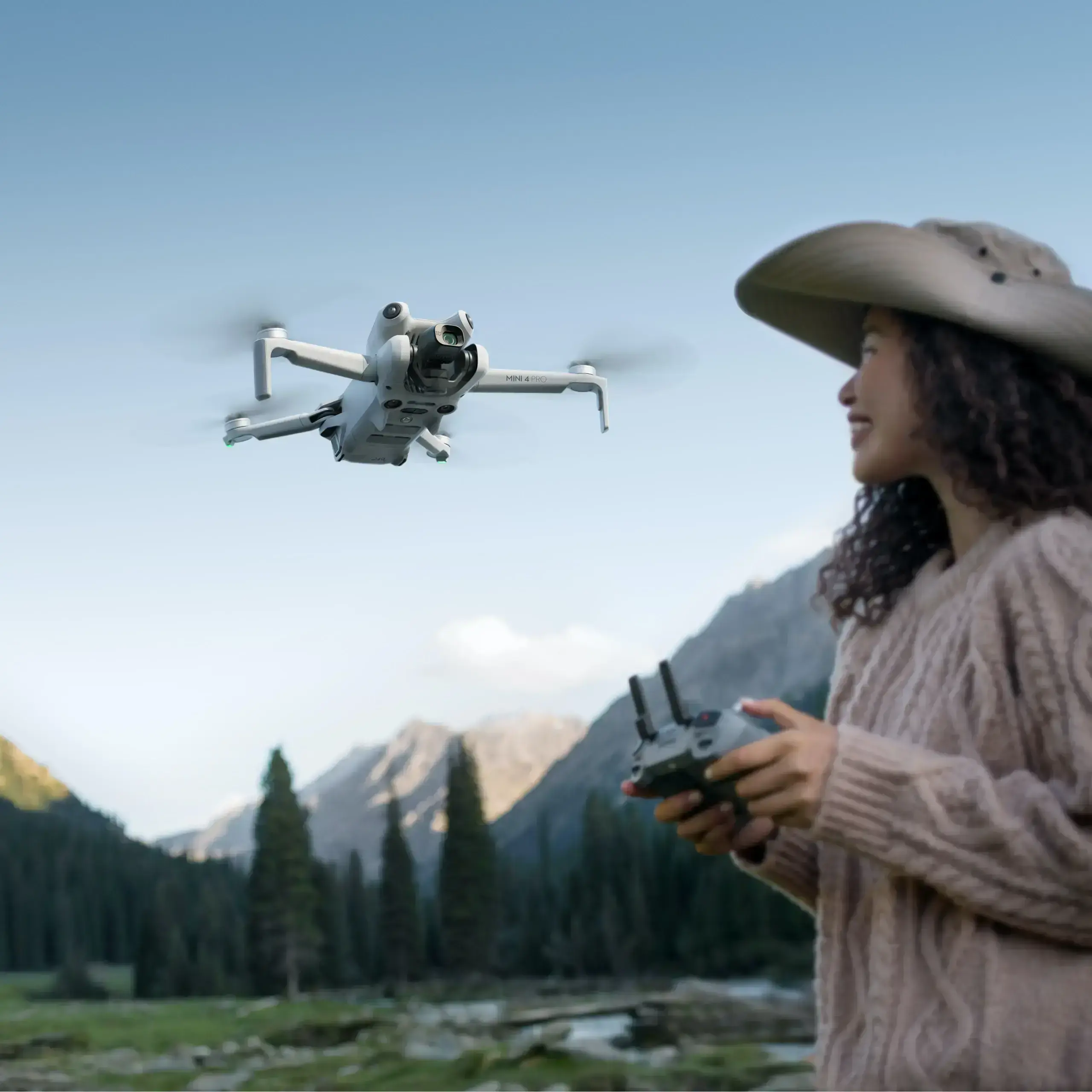 Квадрокоптер DJI Mini 4 Pro Fly More Combo Plus [DJI RC 2] (CP.MA.00000740.01)