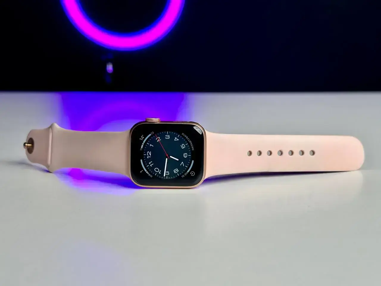 USED Apple Watch Series 4 (GPS) 40mm Gold Aluminum Case with Pink Sand Sport Band (MU682)