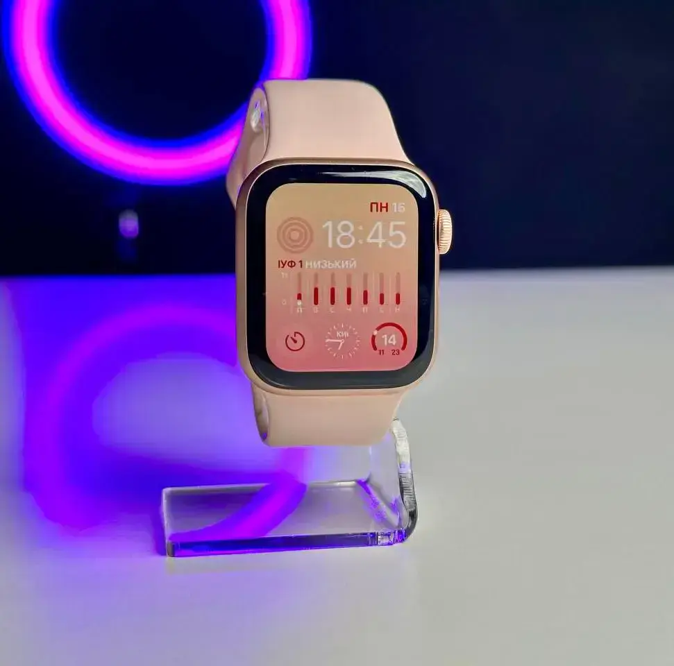USED Apple Watch Series 4 (GPS) 40mm Gold Aluminum Case with Pink Sand Sport Band (MU682)