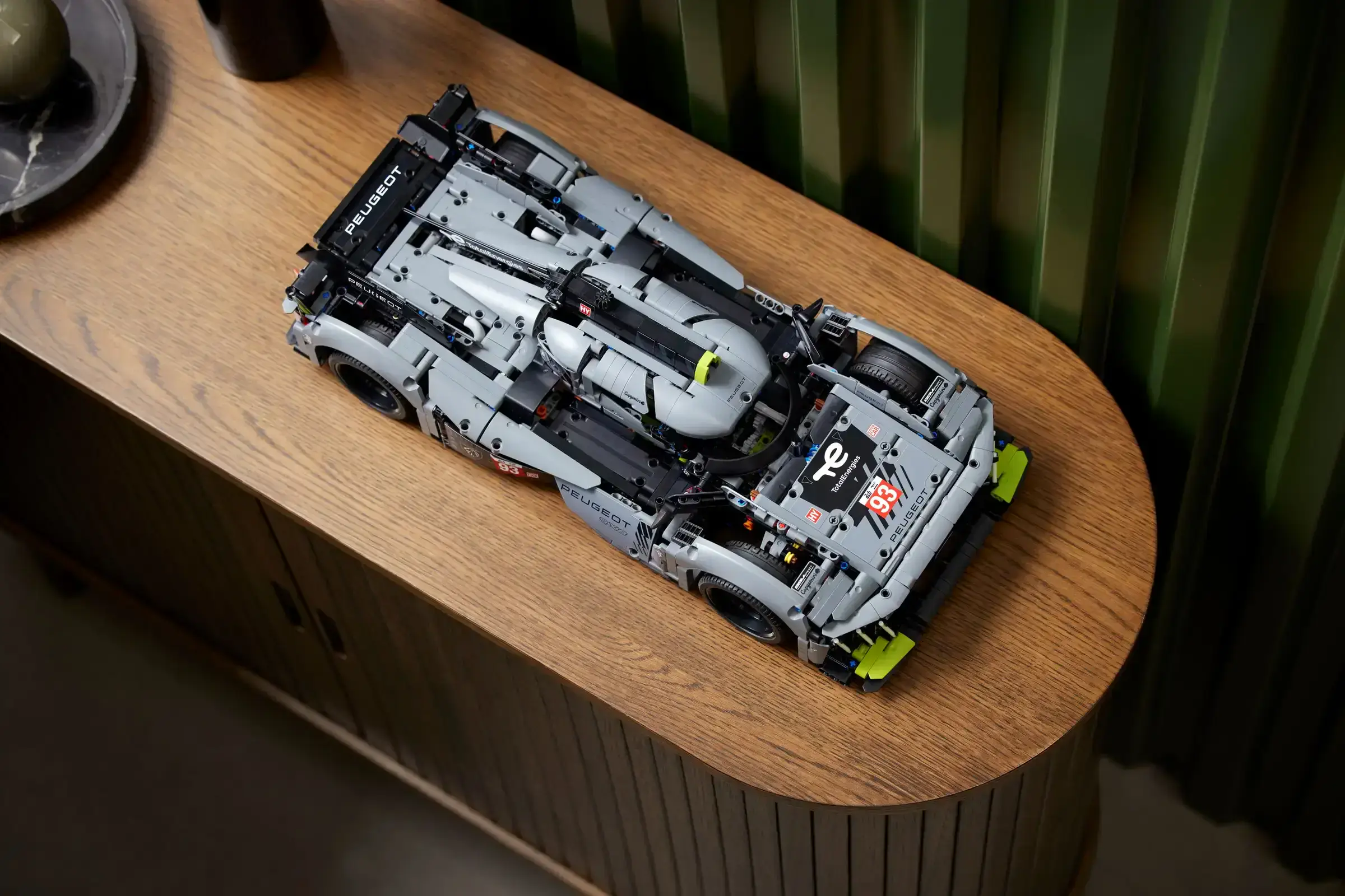 Авто-конструктор LEGO Peugeot 9X8 24H Le Mans Hybrid Hypercar (42156)