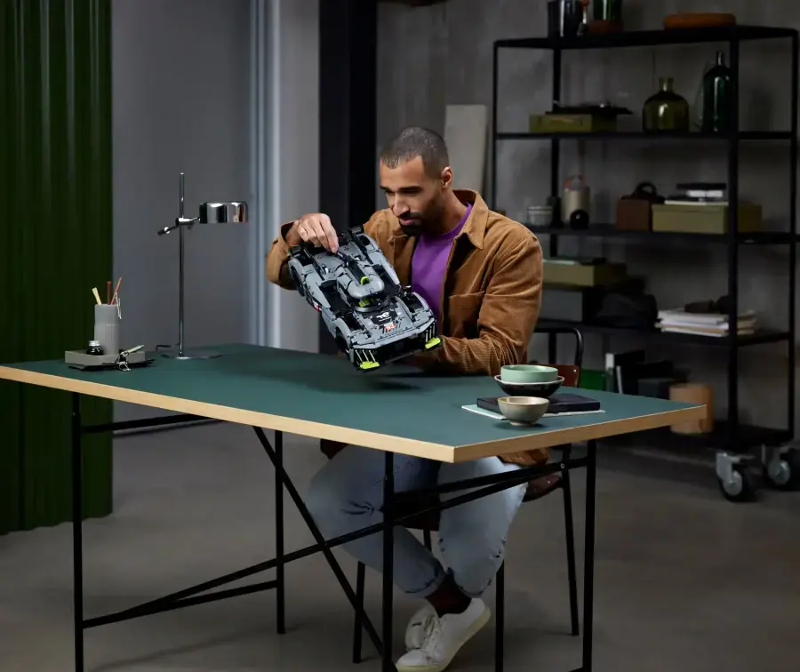 Авто-конструктор LEGO Peugeot 9X8 24H Le Mans Hybrid Hypercar (42156)