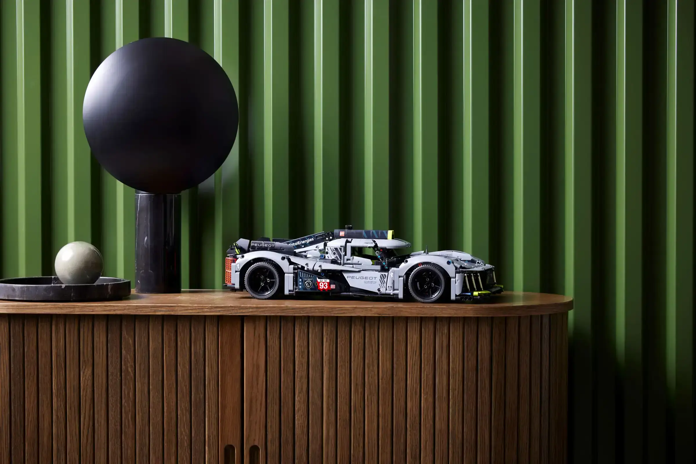 Авто-конструктор LEGO Peugeot 9X8 24H Le Mans Hybrid Hypercar (42156)