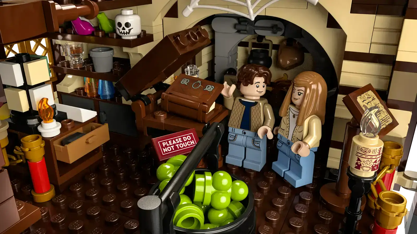 Блоковий конструктор LEGO Disney Hocus Pocus: The Sanderson Sisters' Cottage (21341)