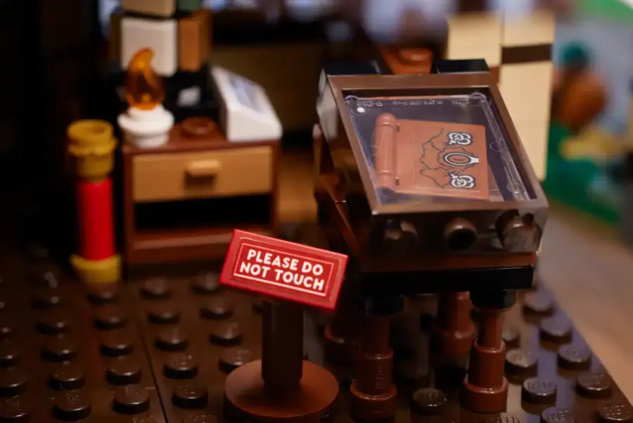 Блоковий конструктор LEGO Disney Hocus Pocus: The Sanderson Sisters' Cottage (21341)