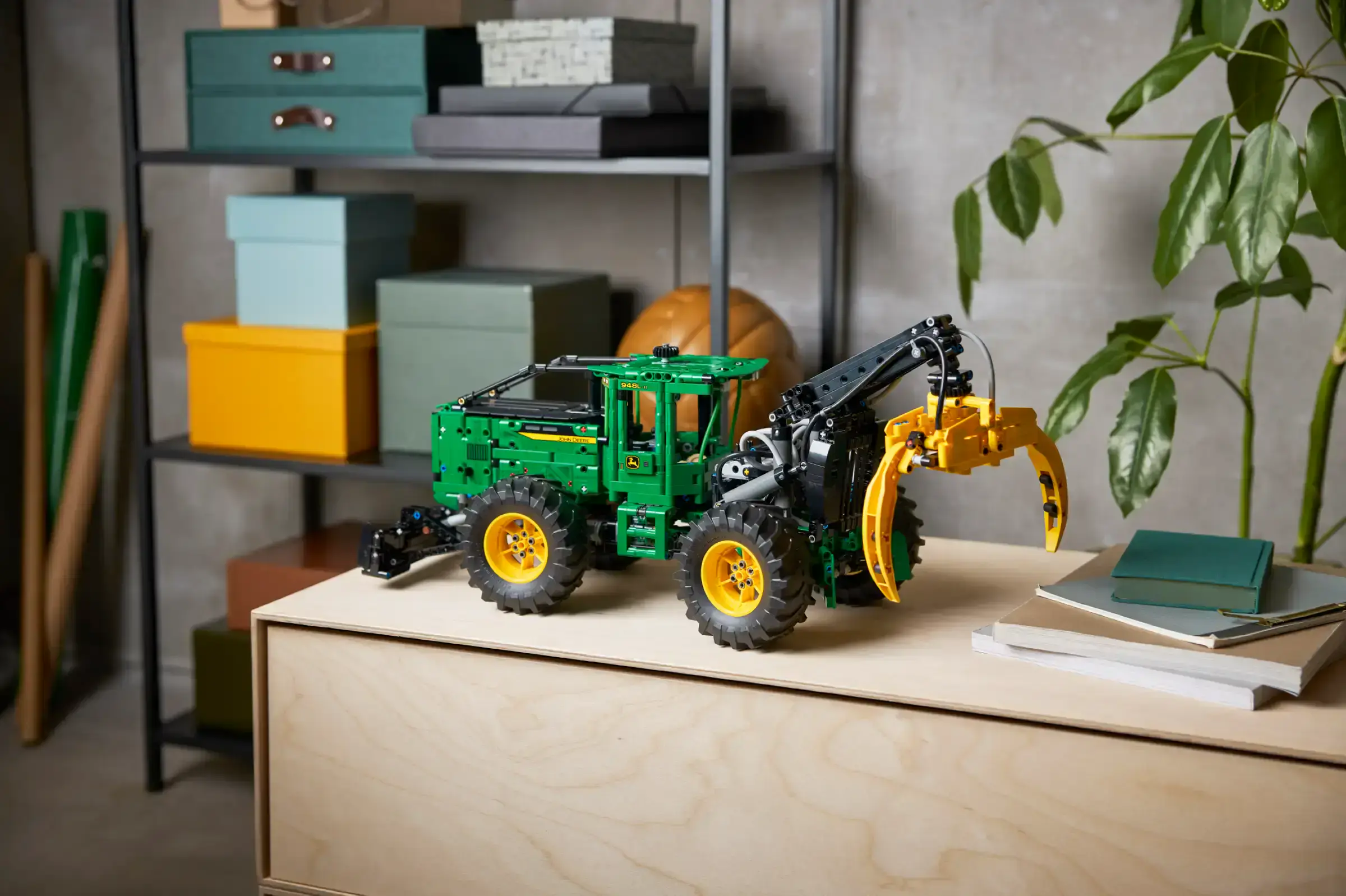 Блочный конструктор LEGO John Deere 948L-II Skidder (42157)