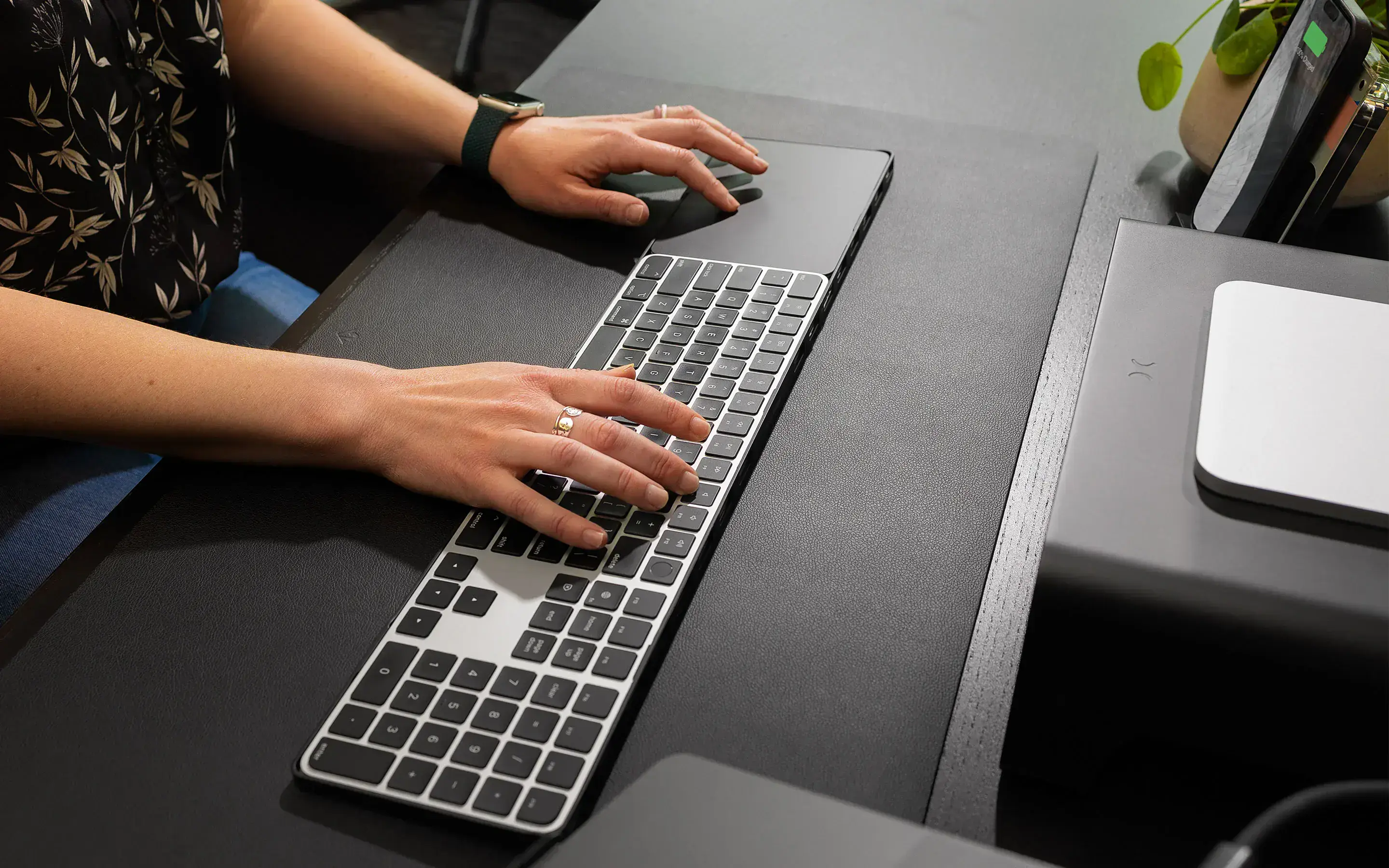 Настольный коврик Twelve South DeskPad with Vegan Leather - Black (TS-2258)