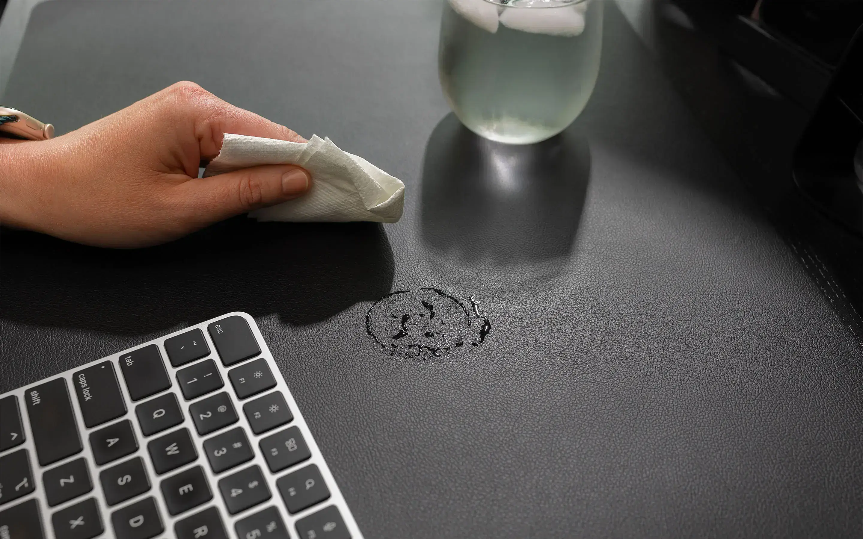 Настольный коврик Twelve South DeskPad with Vegan Leather - Black (TS-2258)