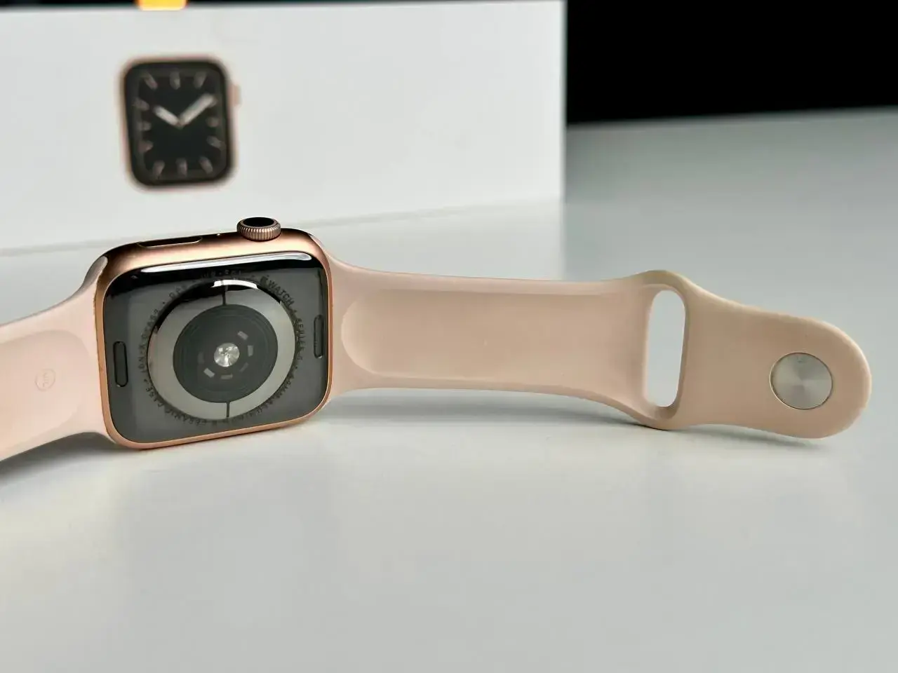 USED Apple Watch Series 5 GPS 44mm Gold Aluminum Case with Pink Sand Sport Band (MWVE2)