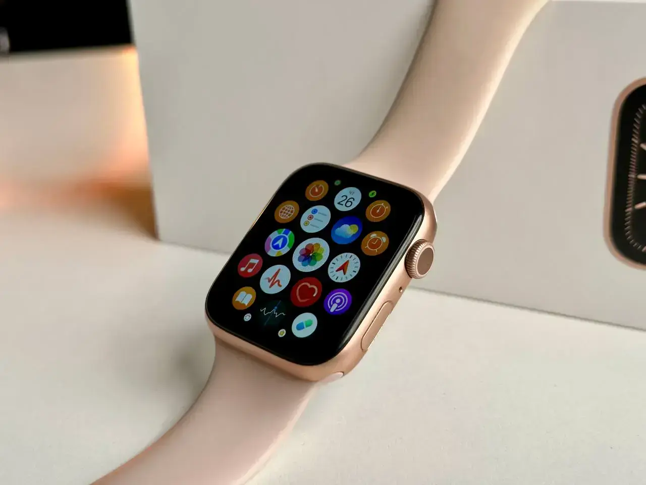 USED Apple Watch Series 5 GPS 44mm Gold Aluminum Case with Pink Sand Sport Band (MWVE2)