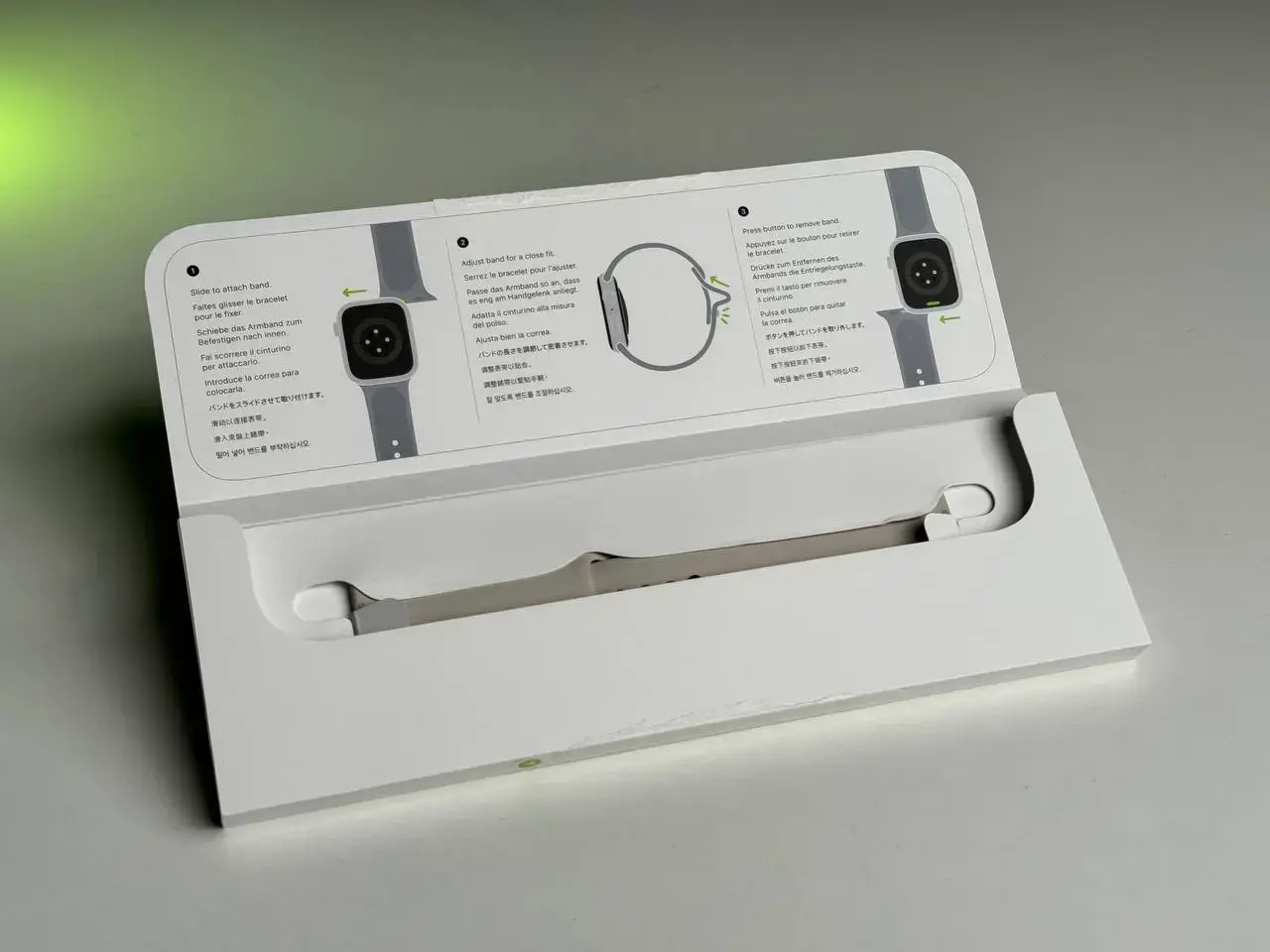 NEW OPEN BOX Apple Watch Series 9 GPS + Cellular 45mm Starlight Aluminum Case with Starlight Sport Band - M/L (MRM93)