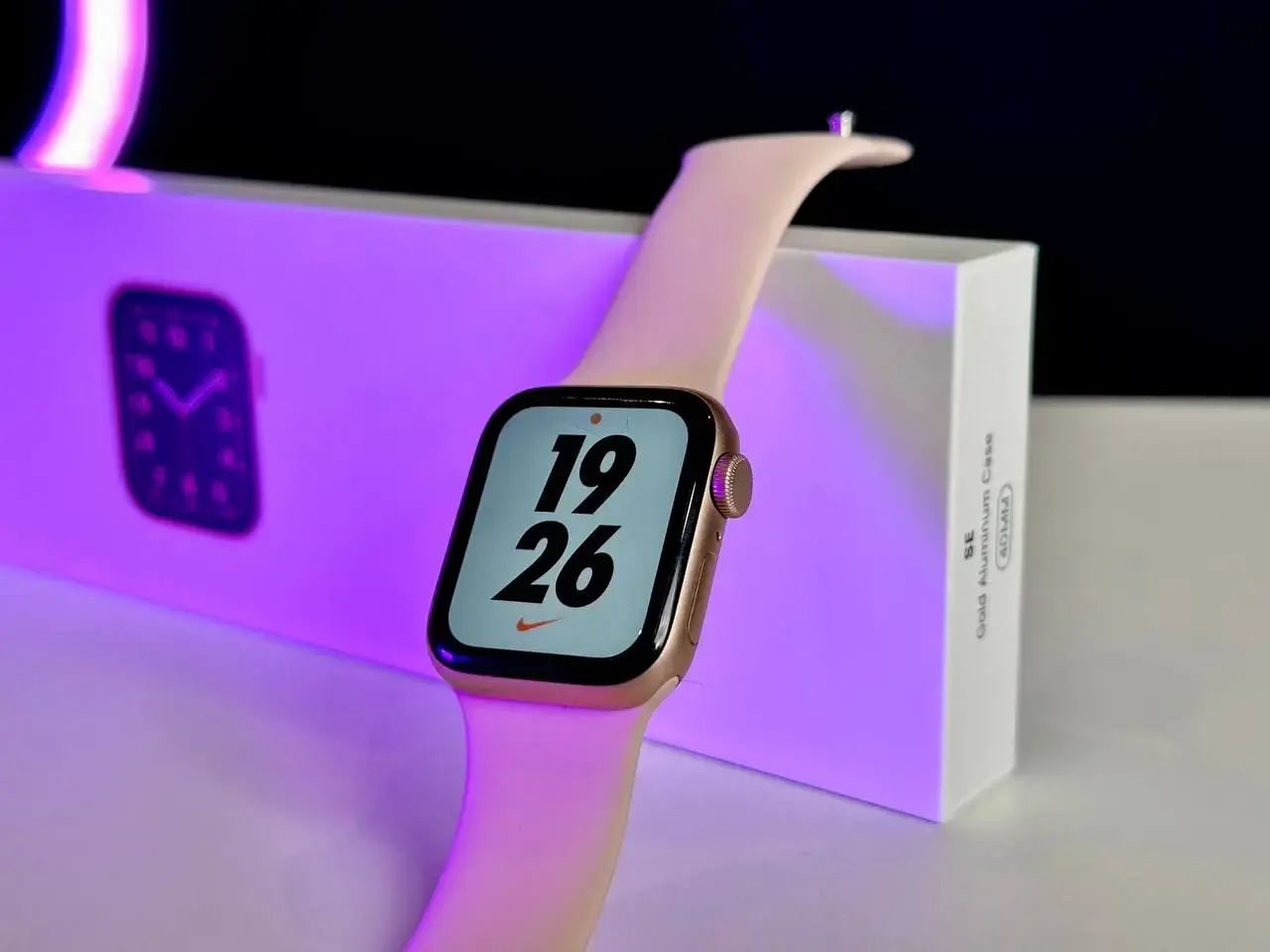 USED Apple Watch SE GPS 40mm Gold Aluminum Case with Pink Sand Sport Band (MYDN2)
