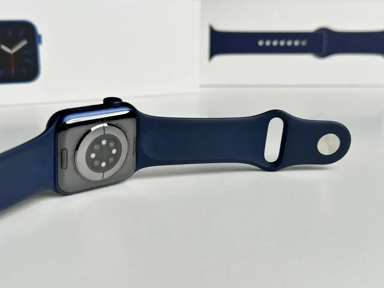 USED Apple Watch Series 6 GPS 40mm Blue Aluminium Case with Deep Navy Sport Band (MG143)
