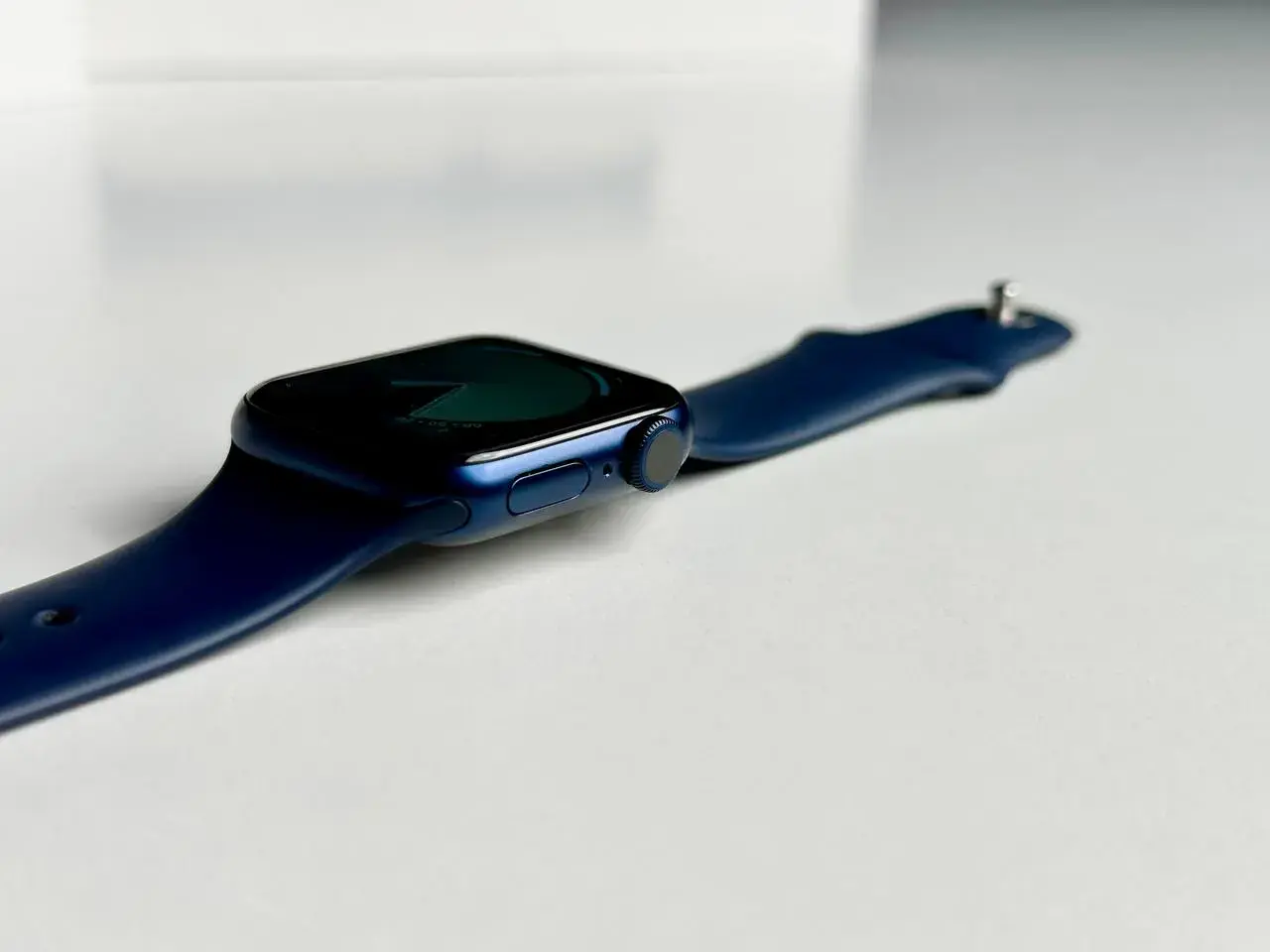 USED Apple Watch Series 6 GPS 40mm Blue Aluminium Case with Deep Navy Sport Band (MG143)