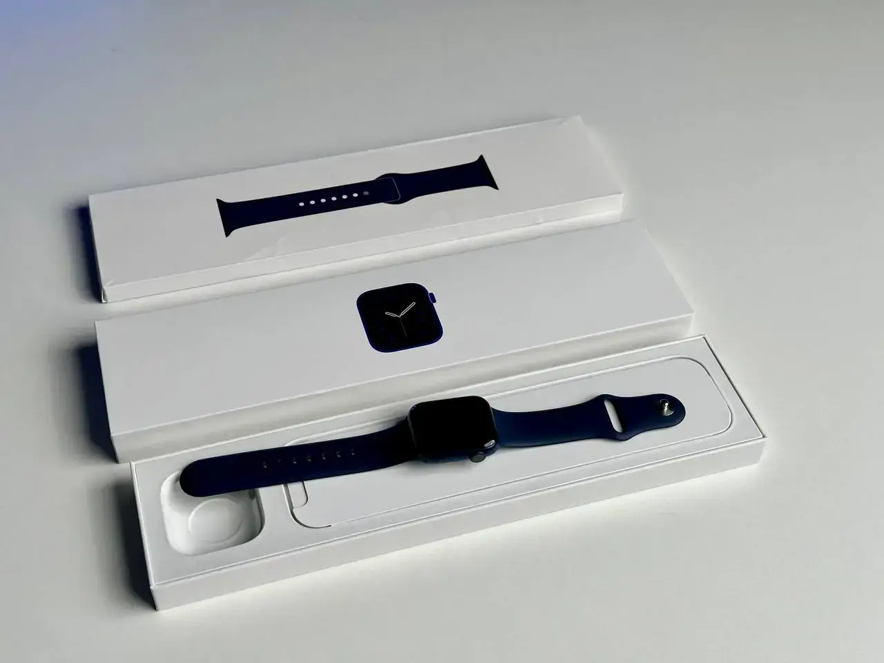 USED Apple Watch Series 6 GPS 40mm Blue Aluminium Case with Deep Navy Sport Band (MG143)