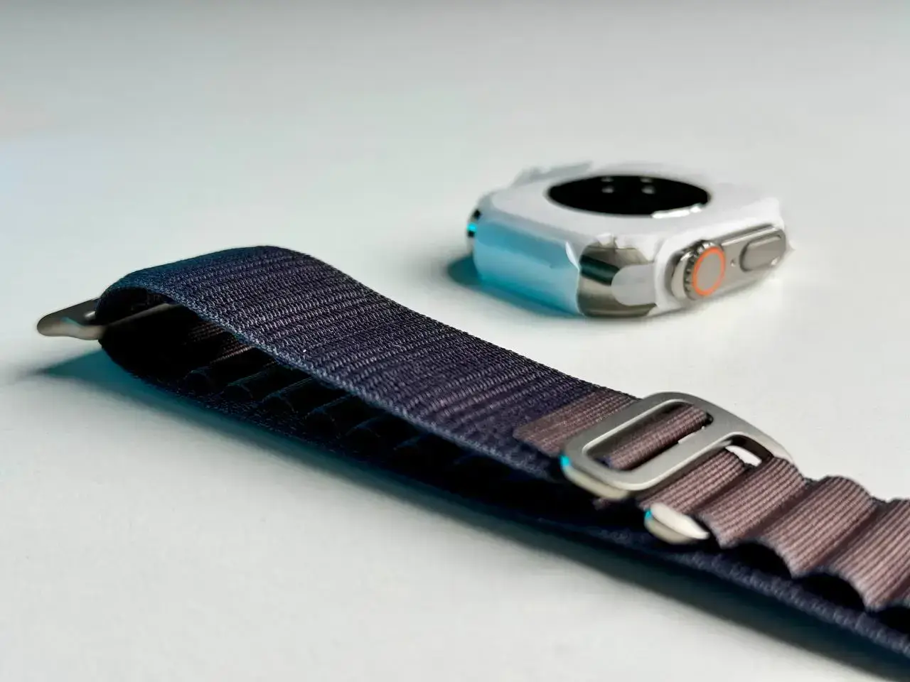 Нові, без коробки Apple Watch Ultra 2 GPS + Cellular 49mm Titanium Case with Indigo Alpine Loop - Medium (MRET3)