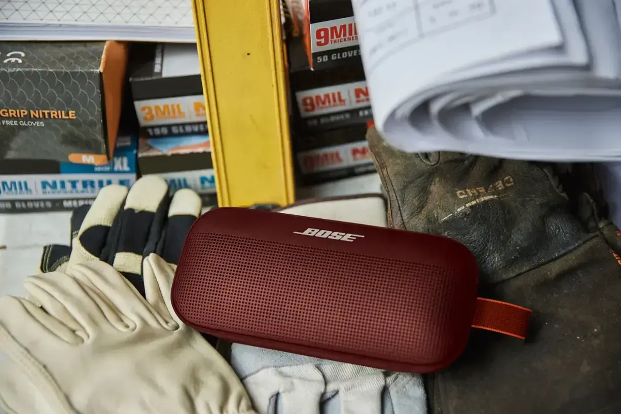 Портативная колонка Bose Soundlink Flex Bluetooth Speaker - Carmine Red (865983-0400)