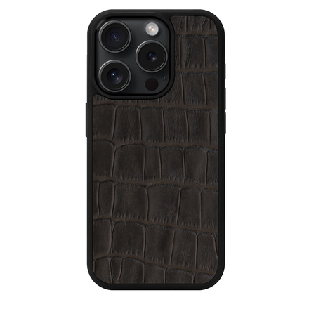 Чехол Kartell из темно-коричневого тиснения под крокодила на телячьей коже для iPhone 15 Pro с MagSafe (M15P38)